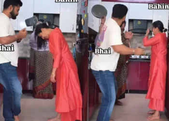 वायरल वीडियो: बहन ने भाई पर खतरणक शरारत की भूमिका निभाई, माँ उसे पैन के साथ कड़ी मेहनत करती है, घड़ी