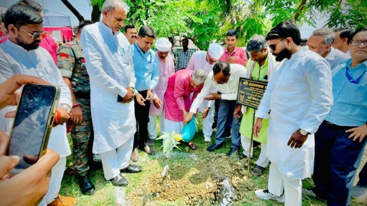 विकीत कृषी शंकलप अभियान: केंद्रीय मंत्री केवीके बक्सर में किसान सशक्तिकरण और तकनीकी पहुंच पर प्रकाश डालते हैं