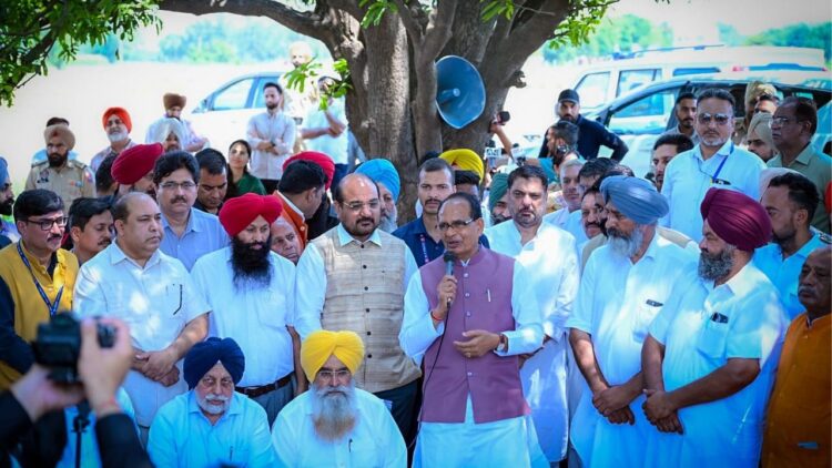 विकीत कृषी शंकलप अभियान दिवस 8: शिवराज सिंह चौहान पंजाब के किसानों से मिलते हैं, राज्य को 'भारत की दानेदारों को भरने वाली भूमि' कहते हैं।