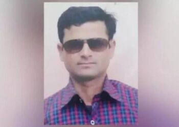विश्वासघात और ब्लो: अप मैन ने किशोर बेटे के मंगेतर से शादी की, विरोध के लिए परिवार को हमला करता है
