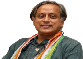 शशि थरूर का शक्तिशाली देशभक्ति संदेश वायरल हो जाता है: प्यार, सच्चाई और अहिंसा के लिए एक कॉल
