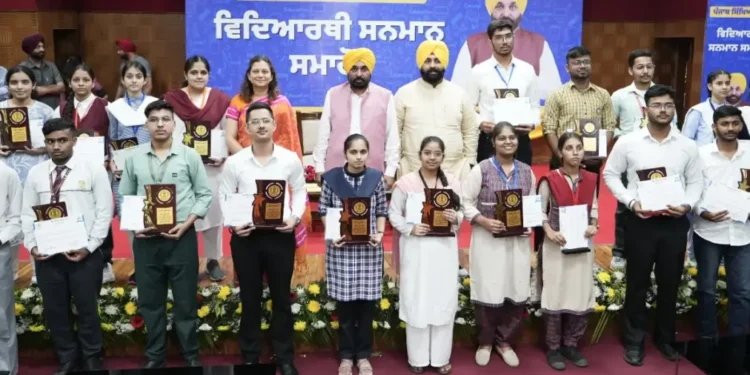 शिक्षा क्षेत्र को बढ़ावा देने के लिए बॉक्स पहल से बाहर ले जाना - सीएम