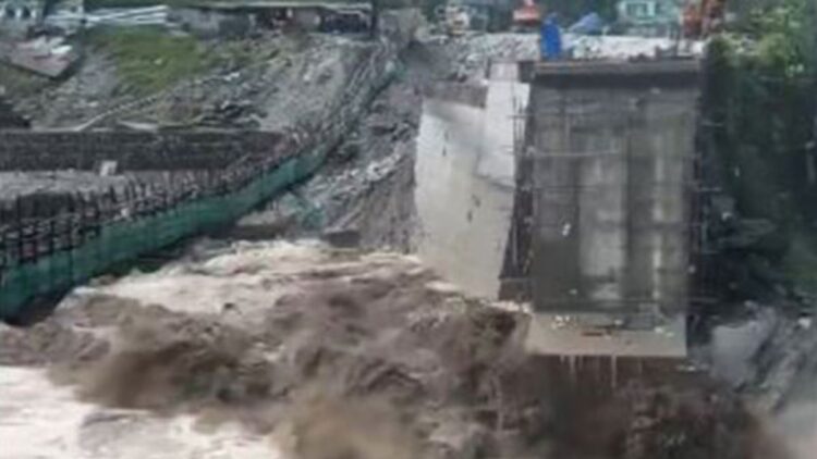 सिक्किम: ब्रो ने सड़कों को बहाल करने के लिए प्रोजेक्ट स्वस्तिक लॉन्च किया, क्लाउडबर्स्ट के बाद पुल