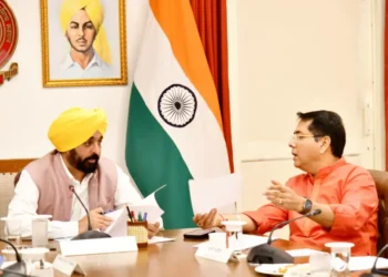 सीएम एलईडी कैबिनेट ने लैंडमार्क श्रम सुधार को मंजूरी दी: 95% छोटे व्यवसाय अनुपालन हैसलों से मुक्त हो गए