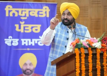 सीएम के रूप में राज्य में ऐतिहासिक क्षण 54,422 युवाओं को सरकारी नौकरी देने के लिए प्रक्रिया पूरी करता है