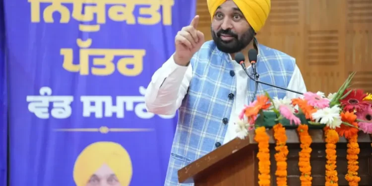 सीएम के रूप में राज्य में ऐतिहासिक क्षण 54,422 युवाओं को सरकारी नौकरी देने के लिए प्रक्रिया पूरी करता है