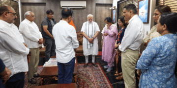 हमने पूर्व-सीएम विजय रूपानी के परिवार से मिलने के बाद मोमोदी की कोशिश में कंधे से कंधा मिलाकर काम किया