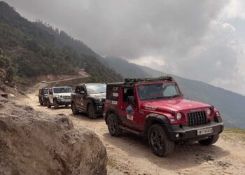 हमारे भारत-नेपल क्रॉस-कंट्री ड्राइव के लिए गुप्हा पोखरी के साथ महिंद्रा एडवेंचर »कार ब्लॉग भारत