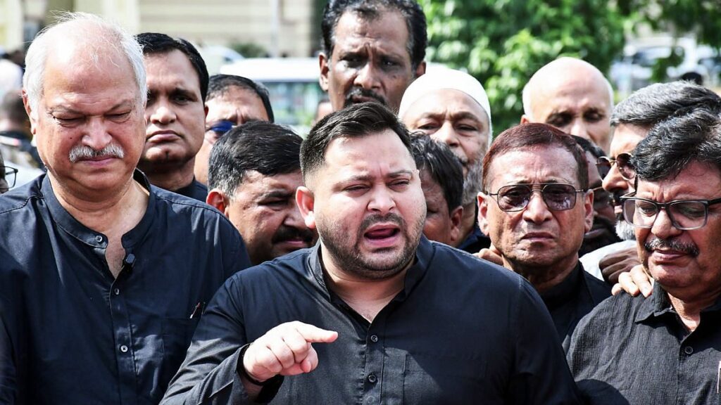 कांग्रेस अचानक बाहर निकलने के बाद धनखार के लिए 'गरिमापूर्ण विदाई' चाहती है, कोई समर्थन नहीं पाता है