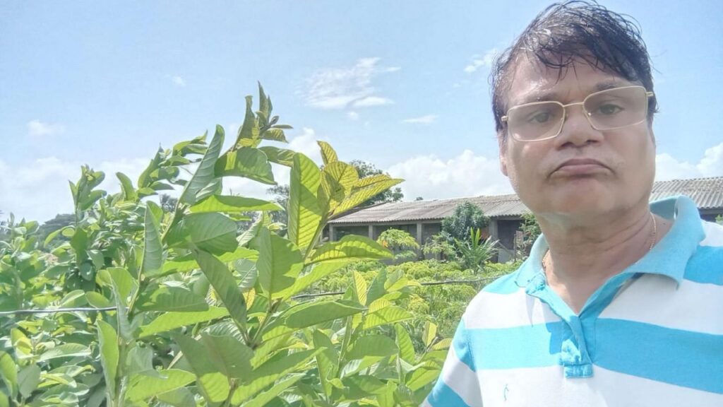 कॉर्पोरेट कैरियर से लेकर एग्रीप्रेन्योरशिप तक: कैसे बिबेकनंद मिश्रा लकड़ी, बागों और विदेशी सब्जियों के साथ आर्थिक रूप से संपन्न हो रहा है