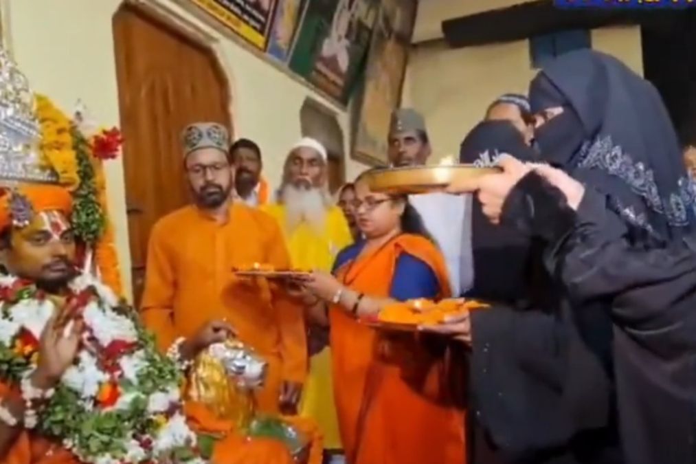 गुरु पूर्णिमा वायरल वीडियो: 'वाराणसी में मुस्लिम महिलाओं को खतरनाक'