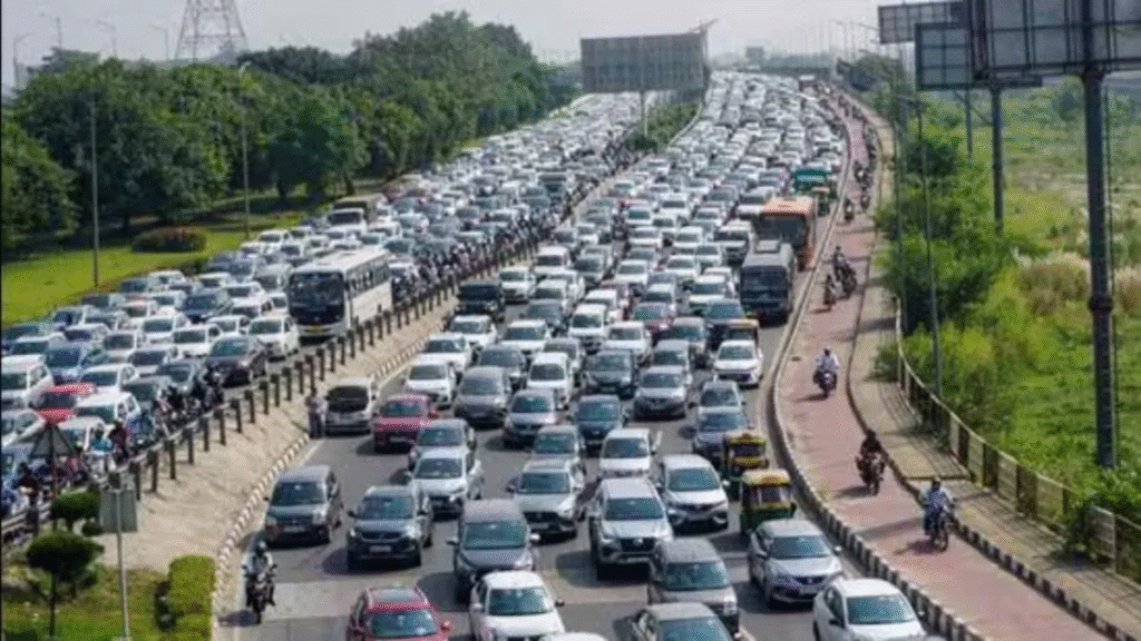 दिल्ली समाचार: पुराने वाहनों पर ईंधन प्रतिबंध, काम में नई नीति