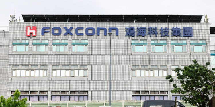 FOXCONN INDIA iPhone कारखाने: FOXCONN भारत से 300+ चीनी इंजीनियरों को याद करता है, क्या iPhone 17 उत्पादन में देरी होगी? जाँच करना