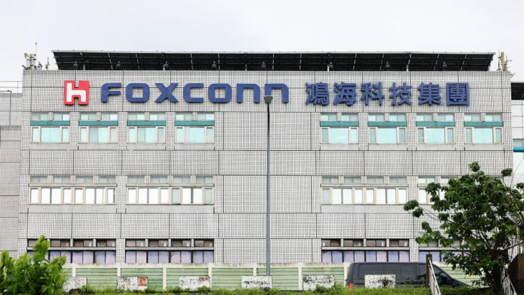 FOXCONN INDIA iPhone कारखाने: FOXCONN भारत से 300+ चीनी इंजीनियरों को याद करता है, क्या iPhone 17 उत्पादन में देरी होगी? जाँच करना