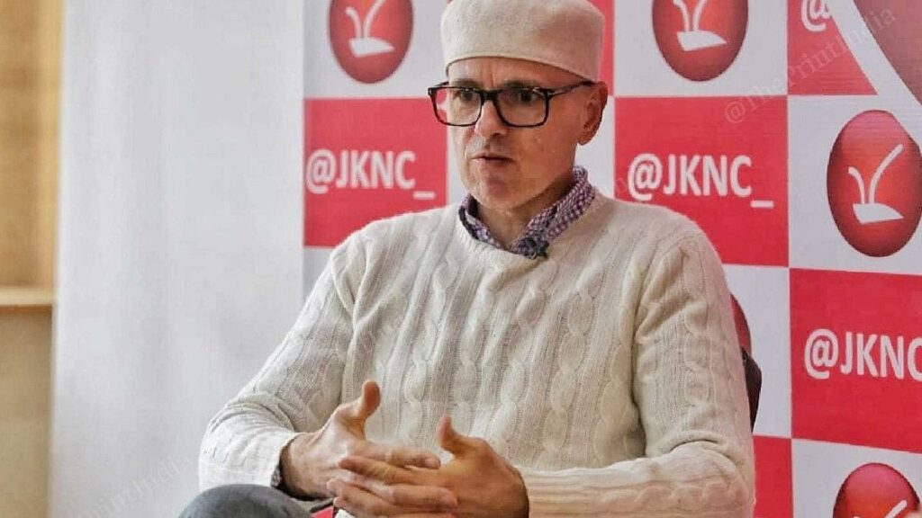 J & K CM उमर अब्दुल्ला हॉप्स हॉप्स बाड़ को शहीदों के कब्रिस्तान तक पहुंचने के लिए, 'Unelated Govt' ने उसे ब्लॉक करने की कोशिश की