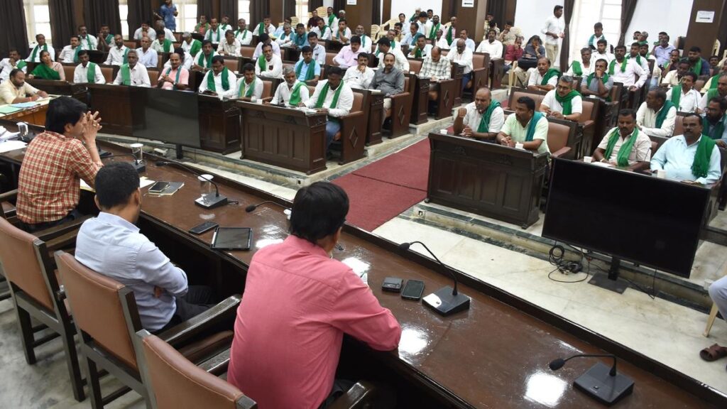 MySuru में गन्ने के उत्पादकों ने DC से मुलाकात की, प्रति टन ₹ 4,500 की मांग