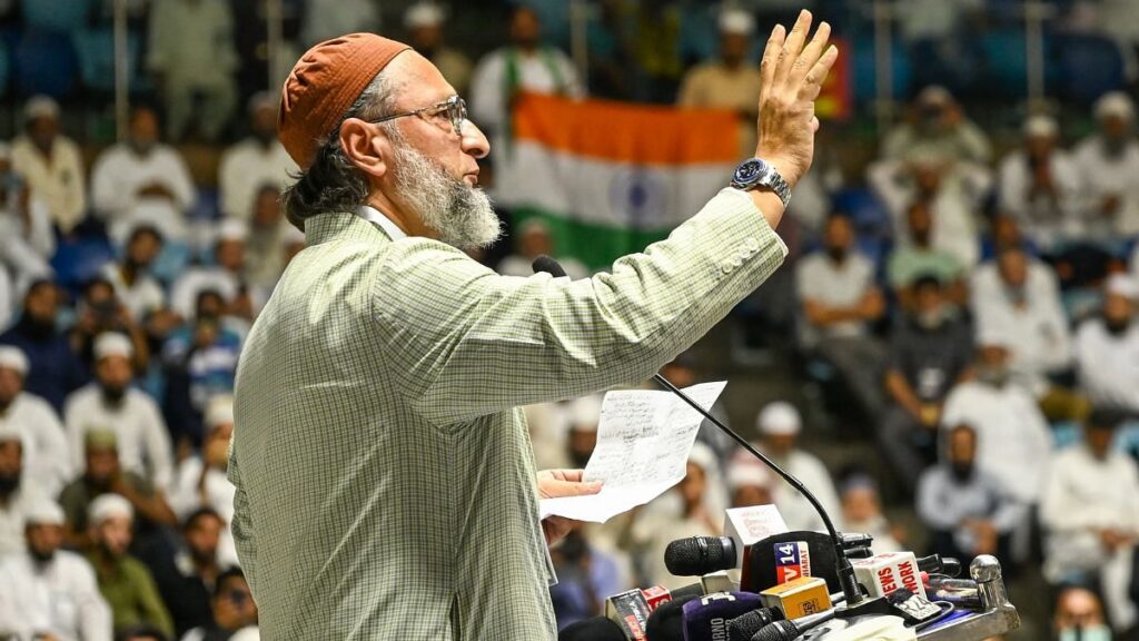 Owaisi & Rijiju मोदी सरकार के तहत अल्पसंख्यकों को 'लाभ और संरक्षण' पर सार्वजनिक स्पैट में संलग्न है