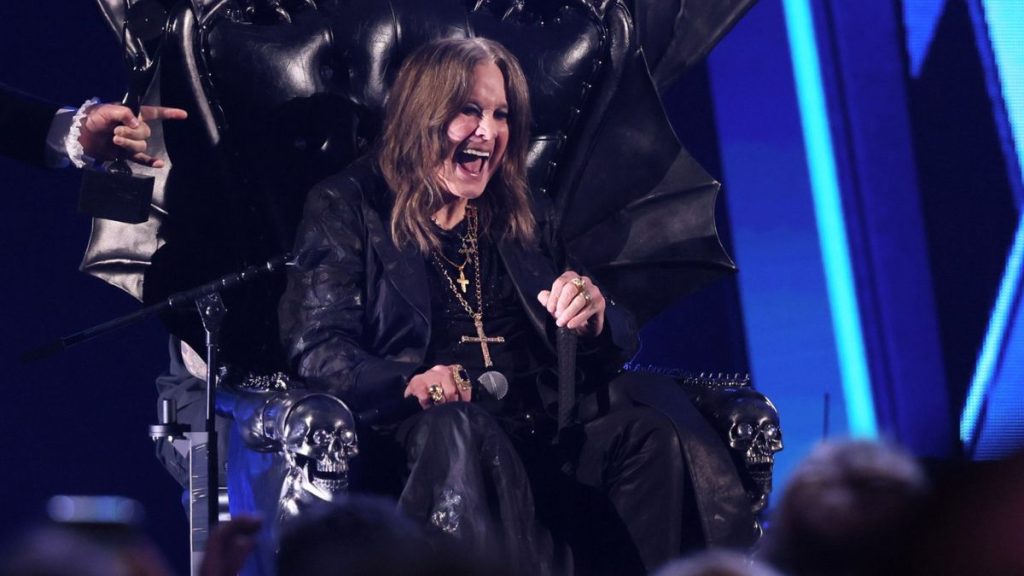 Ozzy Osbourne बायोपिक: आगामी फिल्म के बारे में अब तक हम जो कुछ भी जानते हैं वह सब कुछ है