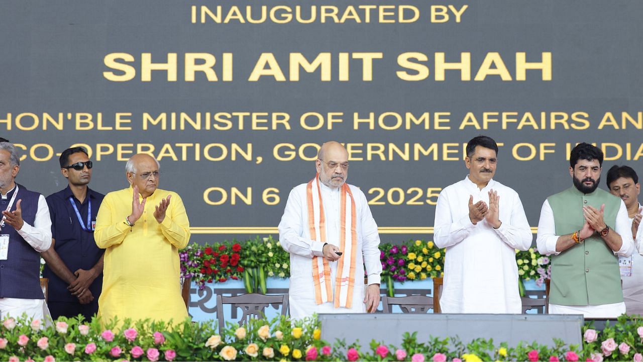 अमित शाह ने गुजरात में 400 करोड़ रुपये से अधिक की डेयरी और सहकारी परियोजनाओं को लॉन्च किया, पारदर्शिता और प्रौद्योगिकी को अपनाने का आग्रह किया