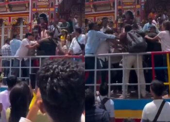 उत्तराखंड वायरल वीडियो: विश्वास फिस्टफाइट में बदल जाता है! फ़ोटो क्लिक करने पर बद्रीनाथ टेम्पल गेट पर भक्त टकराव, नेटिज़ेंस चौंक गए