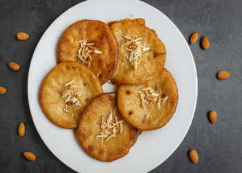 एक स्वादिष्ट शाम की चाय के समय के लिए आसान मालपुआ नुस्खा