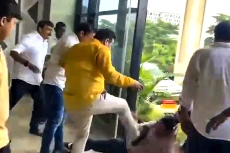 ओडिशा वायरल वीडियो: भाजपा पार्षदों ने व्यापक दिन के उजाले में वरिष्ठ आईएएस अधिकारी को बेरहमी से हराया, बीजेडी के अध्यक्ष इसे 'शर्मनाक हमला' कहते हैं