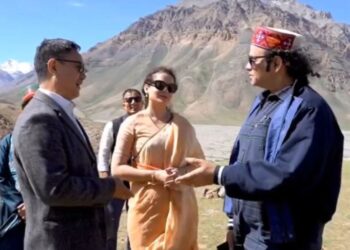 किरेन रिजिजू वायरल वीडियो: जैसा कि हिमाचल ने बाढ़ और बारिश की लड़ाई की, केंद्रीय मंत्री इसे 15000 फीट पर गाने के लिए 'चुनौतीपूर्ण' कहते हैं, कंगना रनौत में शामिल होते हैं