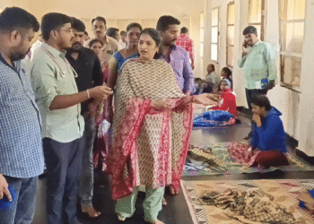 'कॉकरोच, सेंटीपीड' एपी के राजनीतिक प्रवचन में क्रॉल करते हैं क्योंकि राज्य द्वारा संचालित हॉस्टल में भोजन लेंस के अंतर्गत आता है