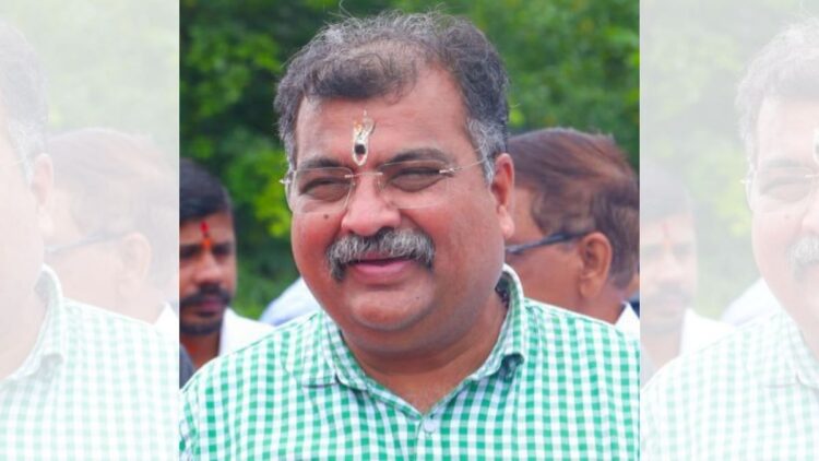 नए महाराष्ट्र भाजपा के प्रमुख रवींद्र चवां, आरएसएस जड़ों के साथ फडनवीस वफादारी, शिंदे सेना को खड़खड़ कर सकते हैं