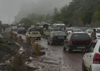 भारी बारिश हिमाचल में यातायात, बिजली, पानी की आपूर्ति को बाधित करती है; 269 ​​सड़कें अवरुद्ध, 285 ट्रांसफार्मर प्रभावित हुए