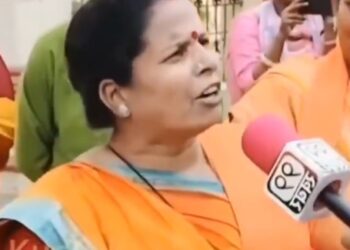 वायरल वीडियो: महिला ने रिपोर्टर को बंद कर दिया, क्योंकि वह पीएम मोदी के बारे में यह पूछने की कोशिश करता है, नेटिज़ेंस आश्चर्यचकित है