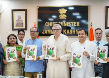 शिवराज सिंह चौहान ने श्रीनगर में 150 करोड़ रुपये के क्लीन प्लांट सेंटर की घोषणा की, J & K विकास कुंजी को 'विकसीट भारत' के लिए बुलाया